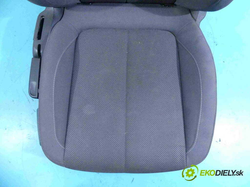 Seat Exeo 2.0 tdi 143 HP manual 105 kW 1968 cm3 4- Sedačka pravý  (Sedačky, sedadlá)