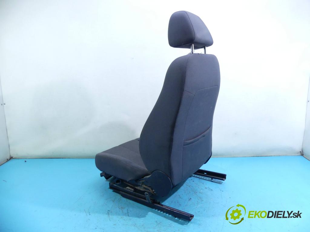 Seat Exeo 2.0 tdi 143 hp manual 105 kW 1968 cm3 4- Sedadlo pravý  (Sedačky, sedadla)
