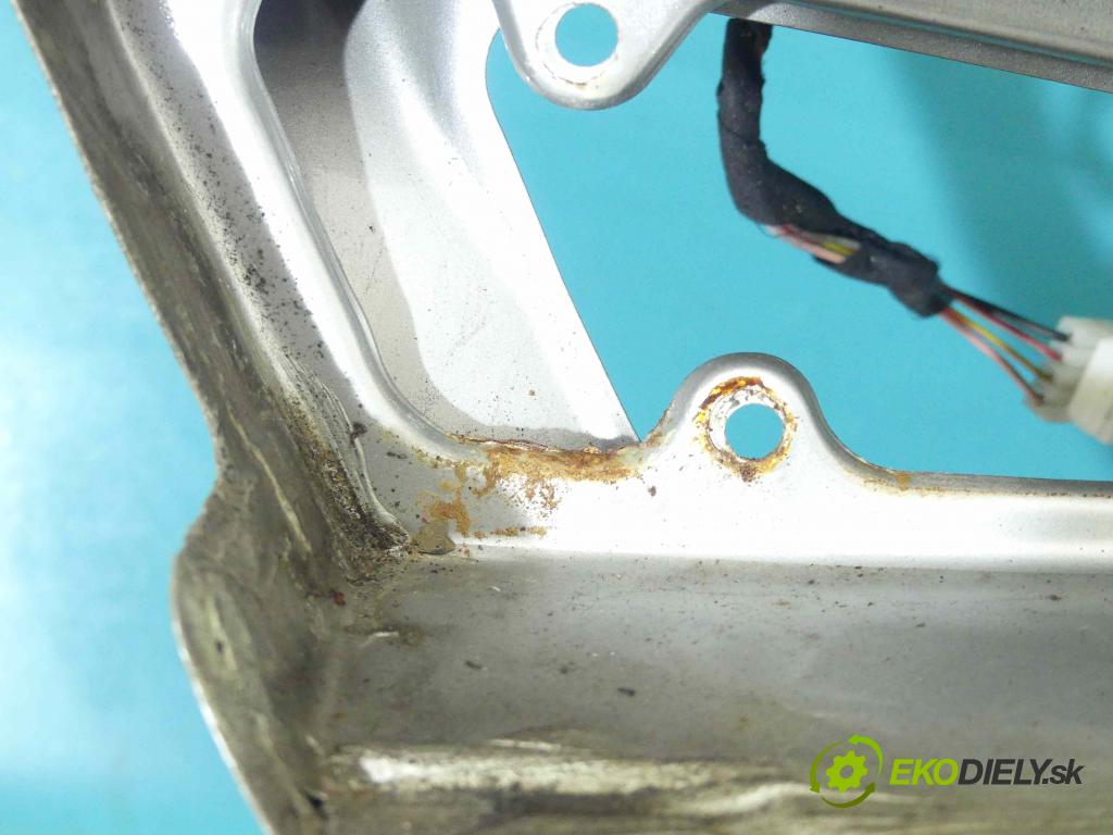 Alfa romeo 166 2.4 jtd 150 hp manual 110 kW 2387 cm3 4- zadní kufrové dveře  (Zadní kapoty)