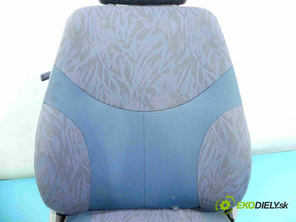 Land rover Freelander I 1998-2006 2.0 TD 98 HP manual 72 kW 1994 cm3 3- Sedačka pravý  (Sedačky, sedadlá)