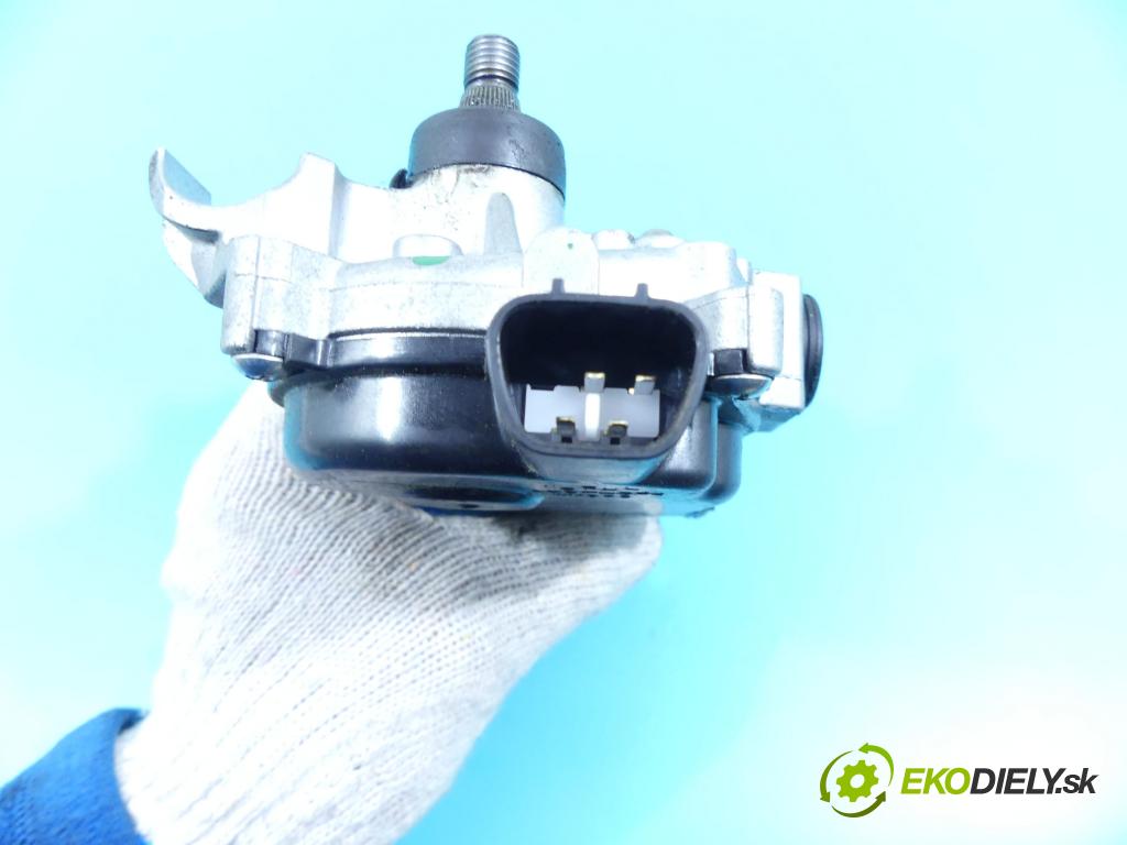 Mazda 3 III BM 2013-2018 2.0 16v 120 HP automatic 88 kW 1999 cm3 4- motor stieračov predné 8209C052