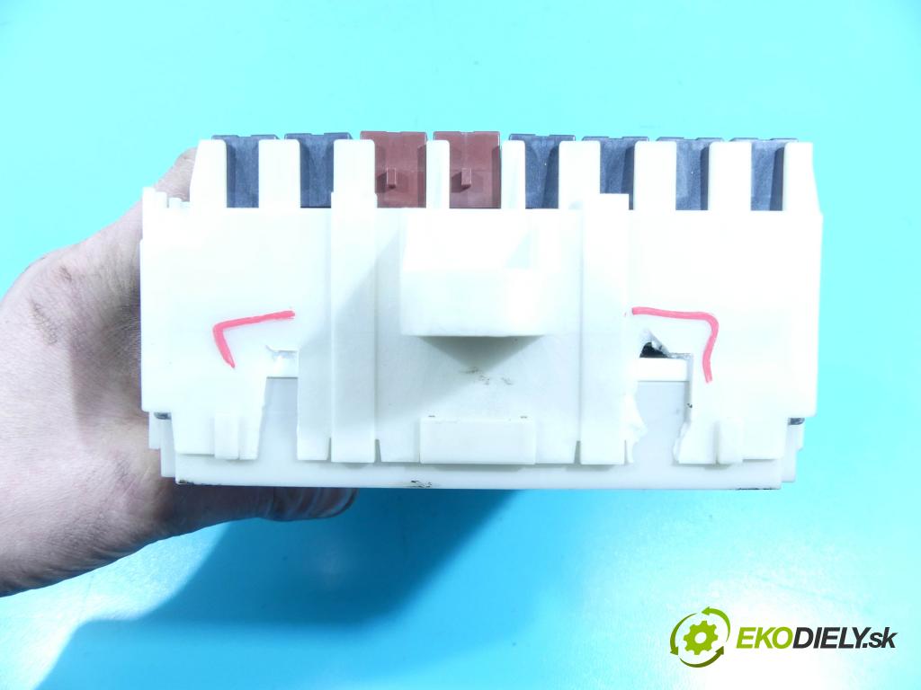 Honda Jazz III 2008-2014 1.2 16v 90 hp manual 66 kW 1198 cm3 5- skříňka pojistková TF0-G1312B20 (Pojistkové skříňky)