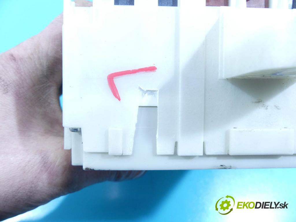 Honda Jazz III 2008-2014 1.2 16v 90 hp manual 66 kW 1198 cm3 5- skříňka pojistková TF0-G1312B20 (Pojistkové skříňky)