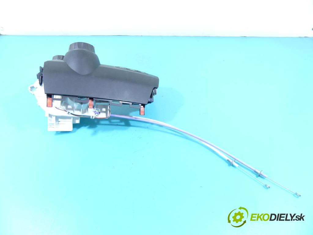 Honda Jazz III 2008-2014 1.2 16v 90 HP manual 66 kW 1198 cm3 5- panel kúrenia CLIMATRONIC