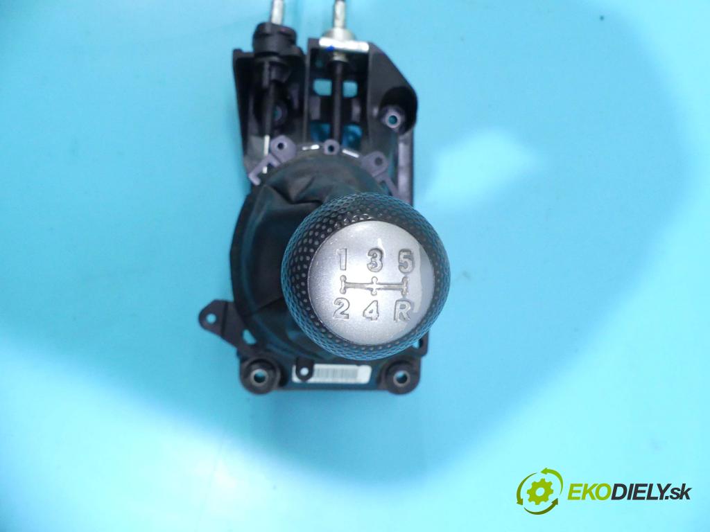 Honda Jazz III 2008-2014 1.2 16v 90 HP manual 66 kW 1198 cm3 5- Páka: Změny: stupeň,rýchlosť  (Rýchlostné páky / kulisy)