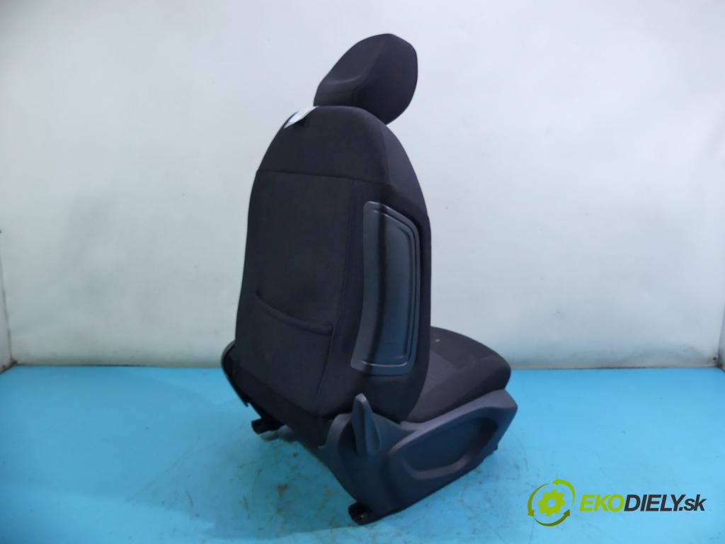 Peugeot 301 1.6 16v 116 HP manual 85 kW 1587 cm3 4- Sedačka pravý  (Sedačky, sedadlá)