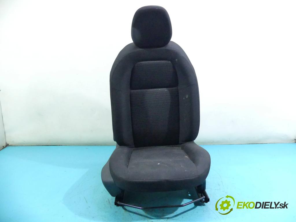 Peugeot 301 1.6 16v 116 HP manual 85 kW 1587 cm3 4- Sedačka pravý  (Sedačky, sedadlá)