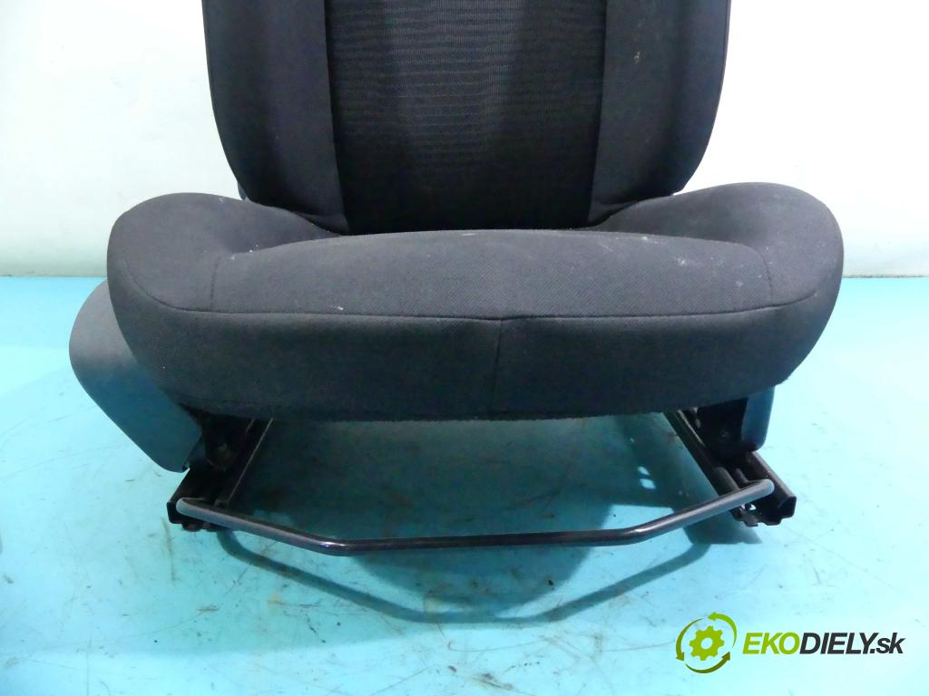 Peugeot 301 1.6 16v 116 HP manual 85 kW 1587 cm3 4- Sedačka pravý  (Sedačky, sedadlá)
