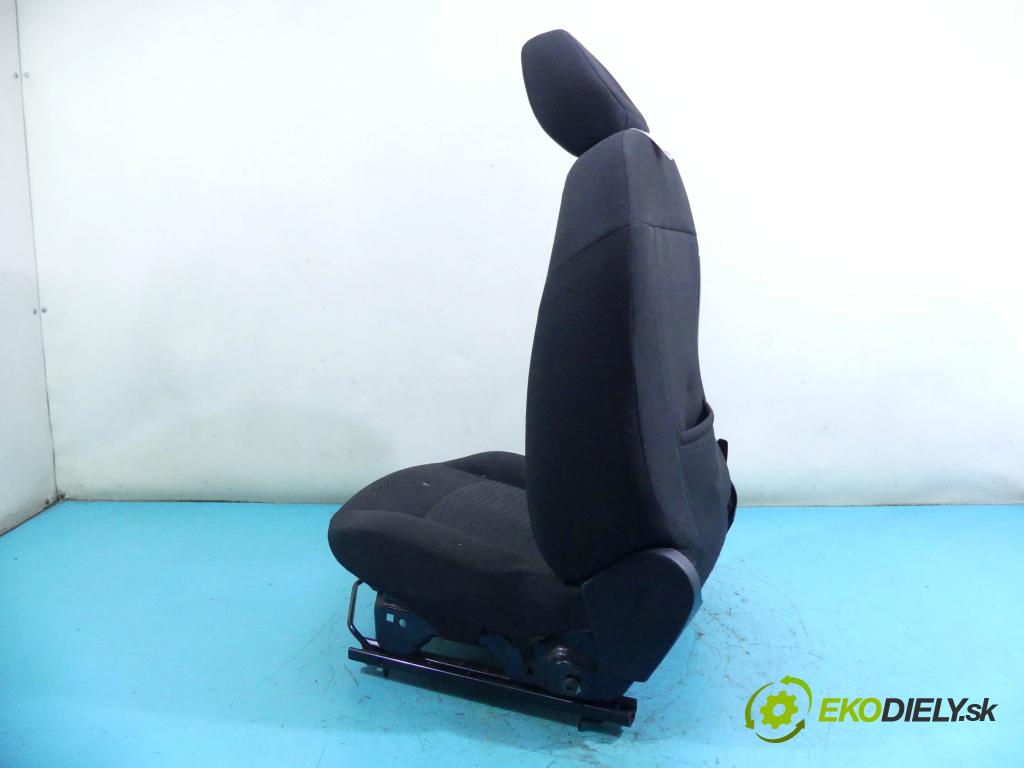 Peugeot 301 1.6 16v 116 HP manual 85 kW 1587 cm3 4- Sedačka pravý  (Sedačky, sedadlá)
