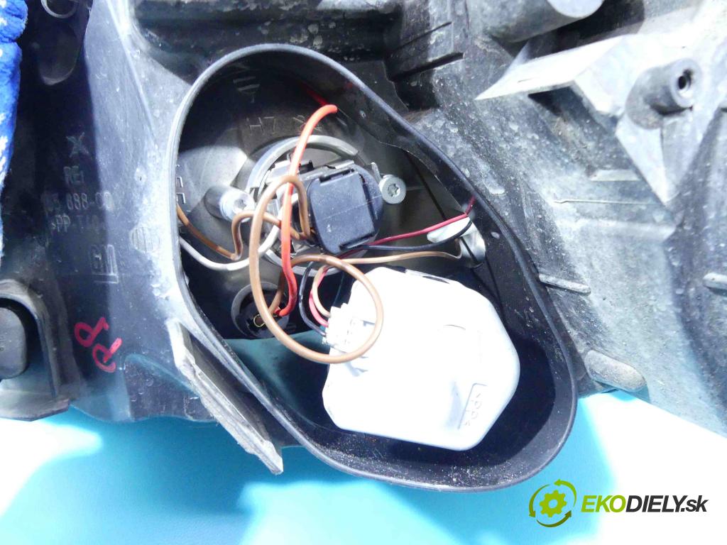 Opel Vectra C 2002-2008 2.0 dti 101 HP manual 74 kW 1994 cm3 5- Reflektor: pravý  (Pravé)