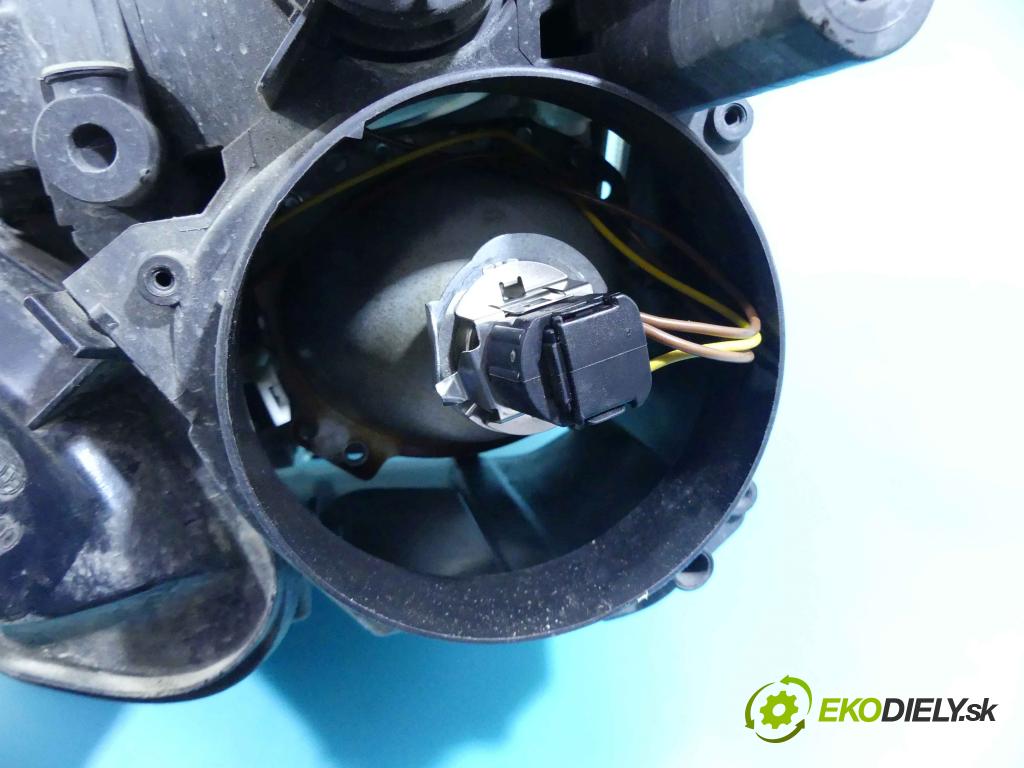 Opel Vectra C 2002-2008 2.0 dti 101 HP manual 74 kW 1994 cm3 5- Reflektor: pravý  (Pravé)