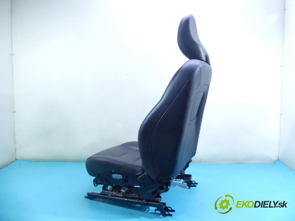 Volvo XC60 I 2008-2017 2.4d 181KM automatic 133 kW 2400 cm3 5- Sedačka pravý  (Sedačky, sedadlá)