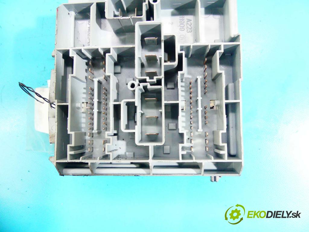 Alfa romeo 159 1.9 jtd 150 hp manual 110 kW 1910 cm3 5- skříňka pojistková 50504455 (Pojistkové skříňky)