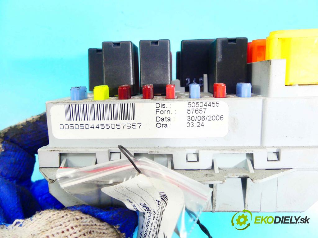 Alfa romeo 159 1.9 jtd 150 hp manual 110 kW 1910 cm3 5- skříňka pojistková 50504455 (Pojistkové skříňky)