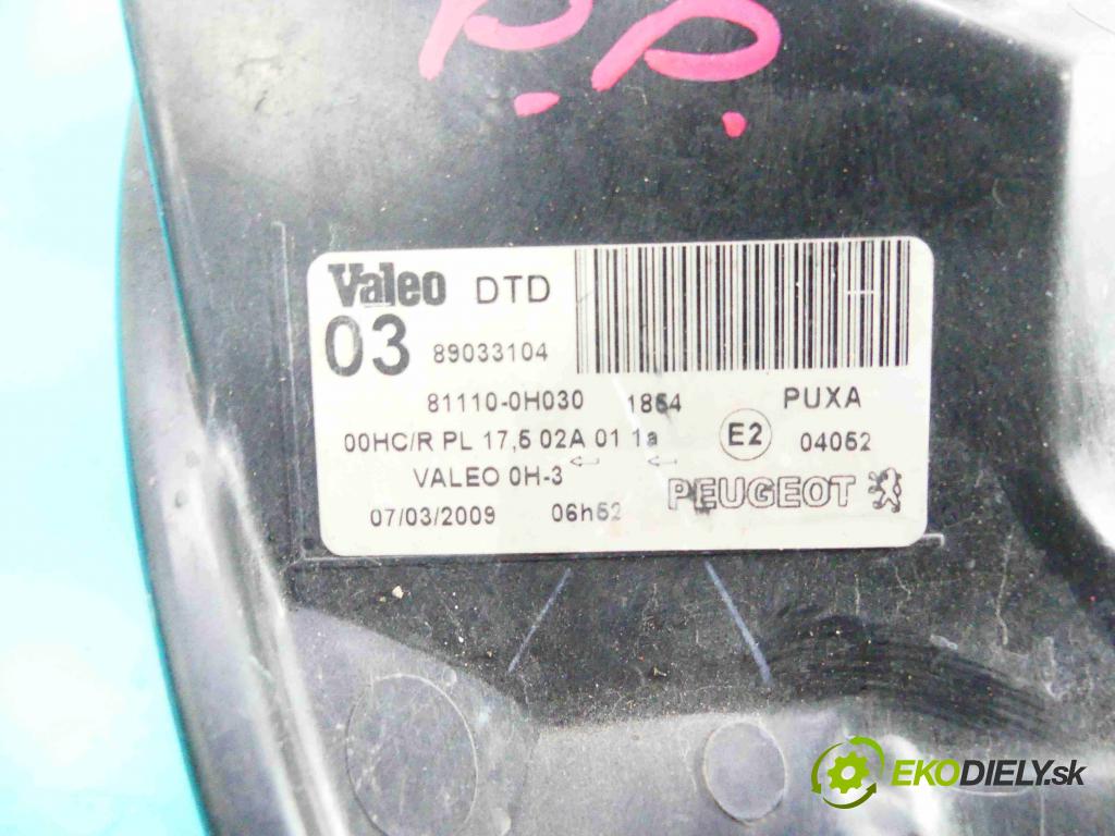 Peugeot 107 1.0 68 HP manual 50 kW 998 cm3 5- Reflektor: pravý 81110-0H030 (Pravé)