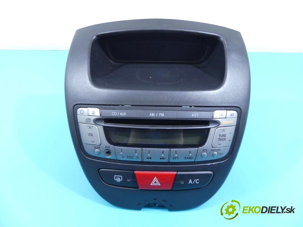 Peugeot 107 1.0 68 HP manual 50 kW 998 cm3 5- Radio originál