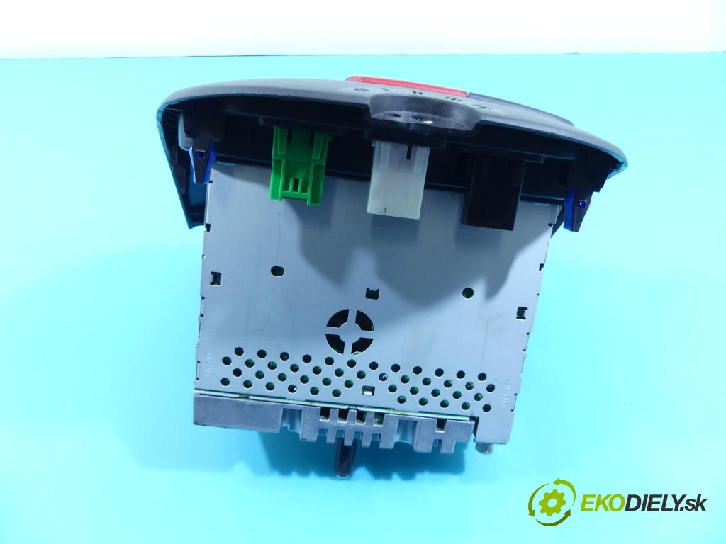 Peugeot 107 1.0 68 HP manual 50 kW 998 cm3 5- Radio originál