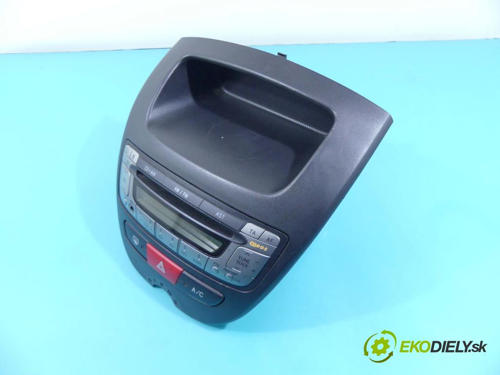 Peugeot 107 1.0 68 HP manual 50 kW 998 cm3 5- Radio originál