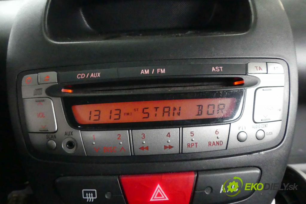 Peugeot 107 1.0 68 HP manual 50 kW 998 cm3 5- Radio originál