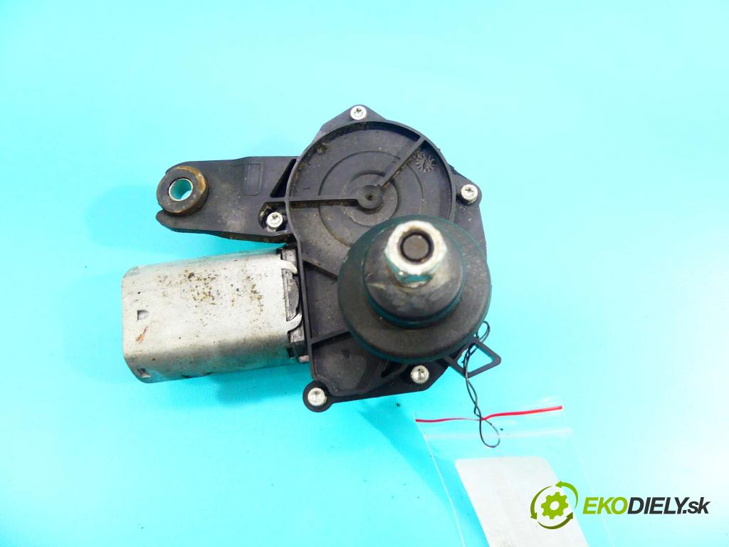Peugeot 107 1.0 68 HP manual 50 kW 998 cm3 5- motor stieračov zadné 53025512