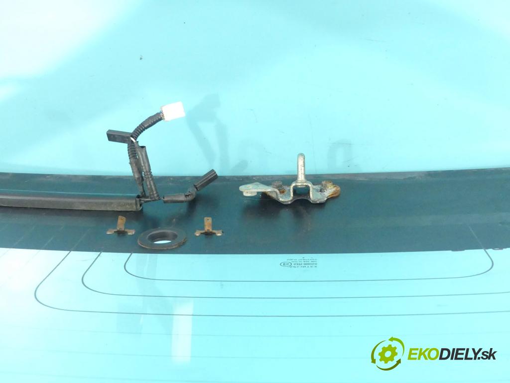 Peugeot 107 1.0 68 hp manual 50 kW 998 cm3 5- sklo zadní  (Okna zadní)