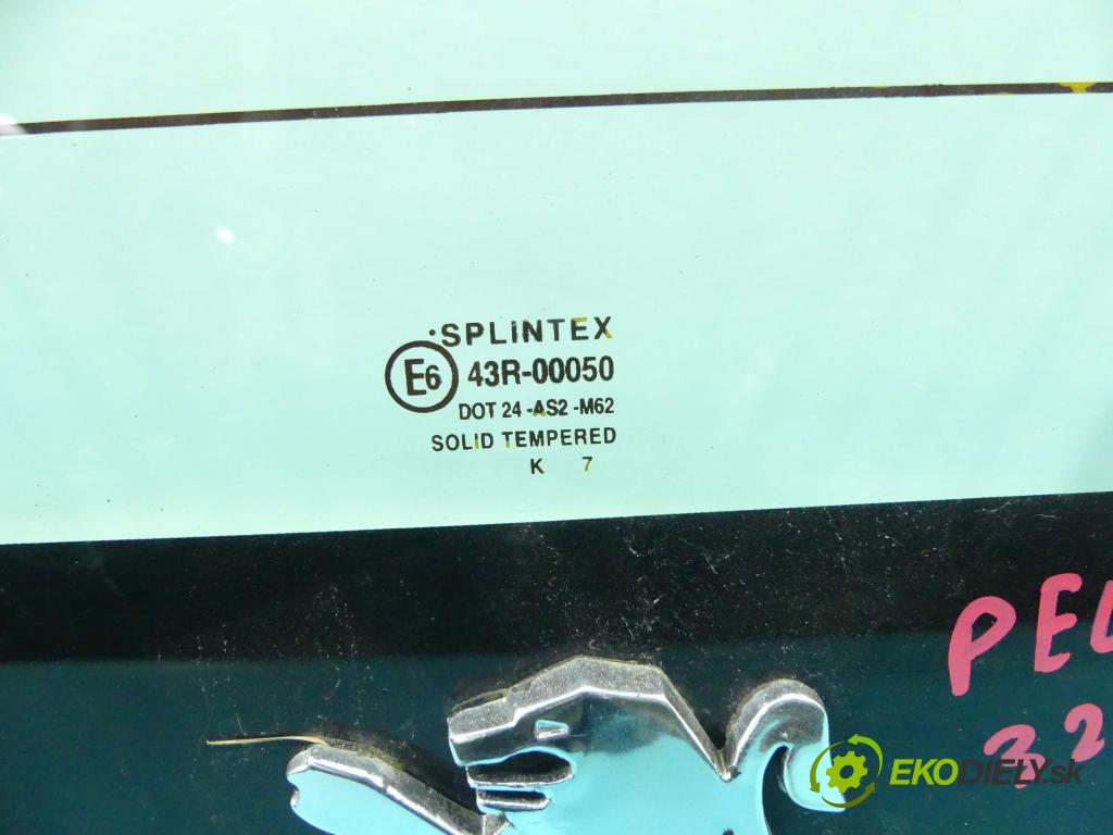 Peugeot 107 1.0 68 hp manual 50 kW 998 cm3 5- sklo zadní  (Okna zadní)