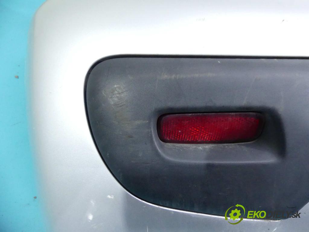 Peugeot 107 1.0 68 hp manual 50 kW 998 cm3 5- nárazník zadní