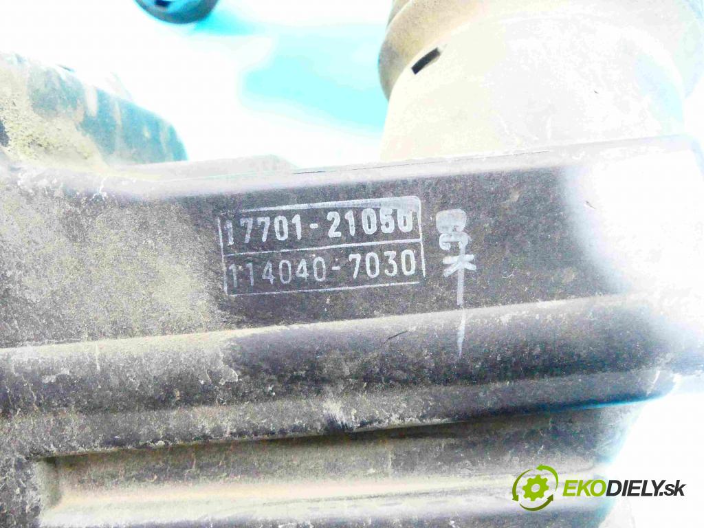 Toyota Yaris I 1999-2005 1.3 vvti 86 hp manual 63 kW 1299 cm3 5- obal filtra vzduchu 17701-21050 (Kryty filtrů)