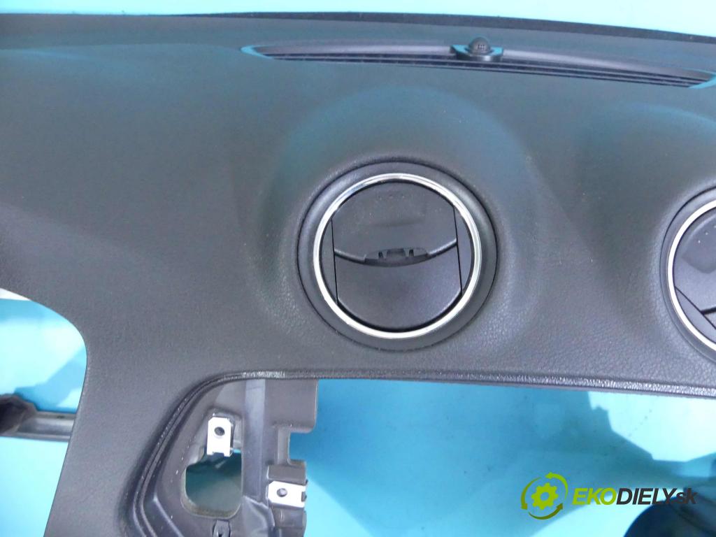 Ford Mondeo Mk4 2007-2014 1.8 tdci 125 HP manual 92 kW 1753 cm3 5- kokpit,pristrojová doska rozdeľovacia