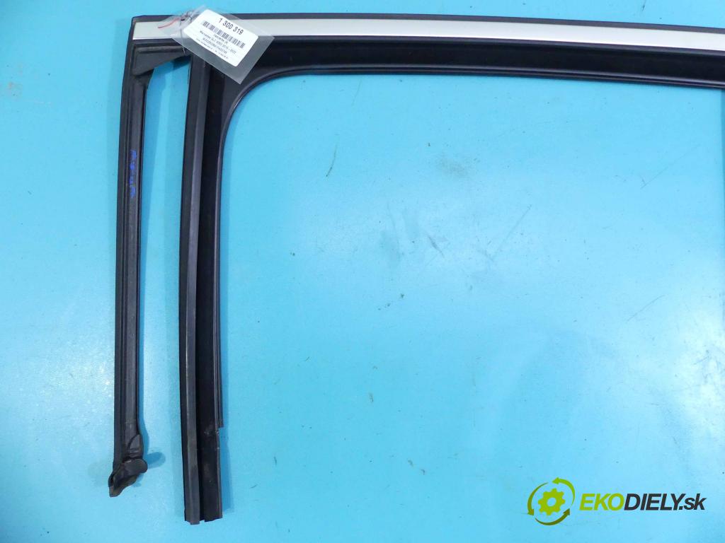 Mercedes GLC coupe X253 2015-2022 2.0 T 211KM automatic 155 kW 1991 cm3 5- Těsnění: dveře zadní levé P379004 (Ostatní)