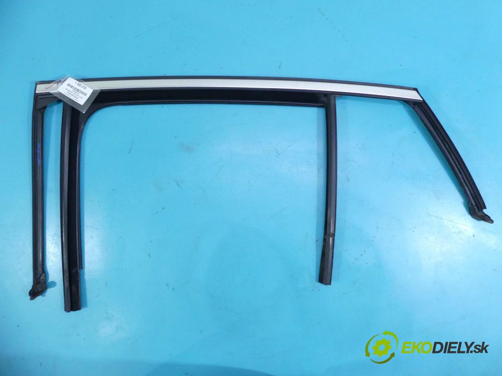 Mercedes GLC coupe X253 2015-2022 2.0 T 211KM automatic 155 kW 1991 cm3 5- Těsnění: dveře zadní levé P379004 (Ostatní)