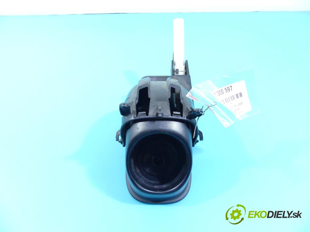 Mercedes ML W163 1997-2005 4.0 CDI V8 250 hp automatic 184 kW 3996 cm3 5- Rukojeť: na napoje: A1636800458 (Úchyty)