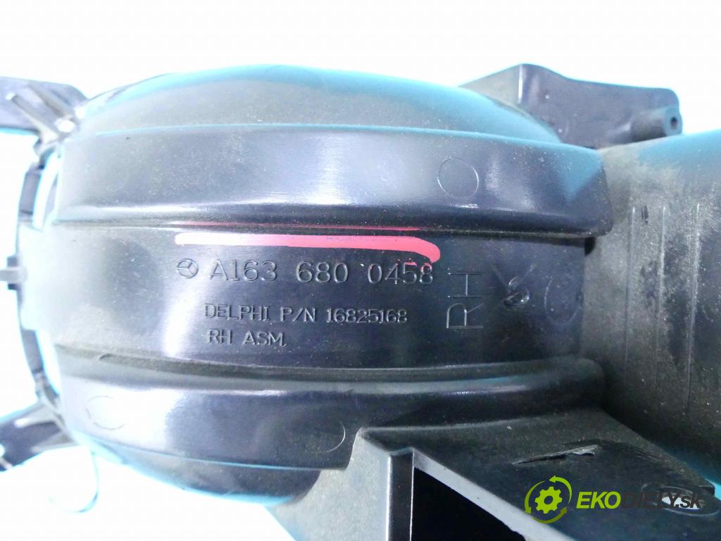 Mercedes ML W163 1997-2005 4.0 CDI V8 250 hp automatic 184 kW 3996 cm3 5- Rukojeť: na napoje: A1636800458 (Úchyty)