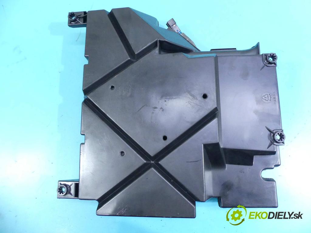 Mercedes ML W163 1997-2005 4.0 CDI V8 250 HP automatic 184 kW 3996 cm3 5- Subwoofer: A1638201002 (Audio zariadenia)