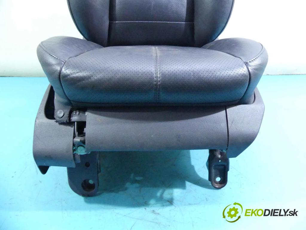 Mercedes ML W163 1997-2005 4.0 CDI V8 250 HP automatic 184 kW 3996 cm3 5- Sedačka pravý  (Sedačky, sedadlá)