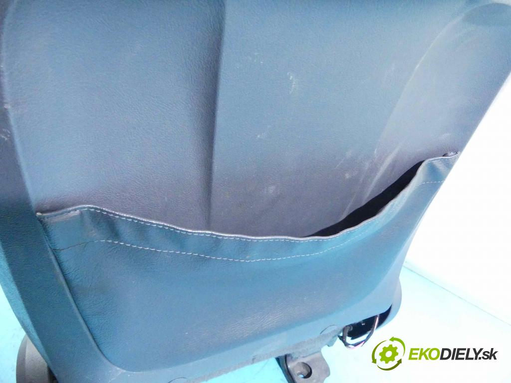 Mercedes ML W163 1997-2005 4.0 CDI V8 250 HP automatic 184 kW 3996 cm3 5- Sedačka pravý  (Sedačky, sedadlá)