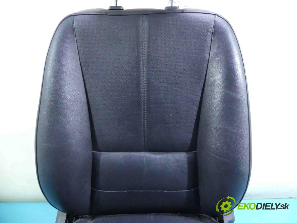 Mercedes ML W163 1997-2005 4.0 CDI V8 250 HP automatic 184 kW 3996 cm3 5- Sedačka pravý  (Sedačky, sedadlá)