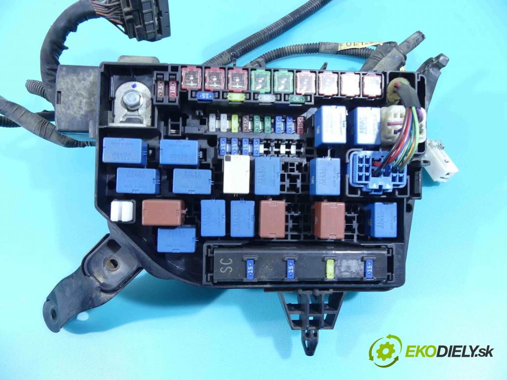 Suzuki Kizashi 2.4 16v 178KM manual 131 kW 2393 cm3 4- skříňka pojistková 36068-57L10 (Pojistkové skříňky)