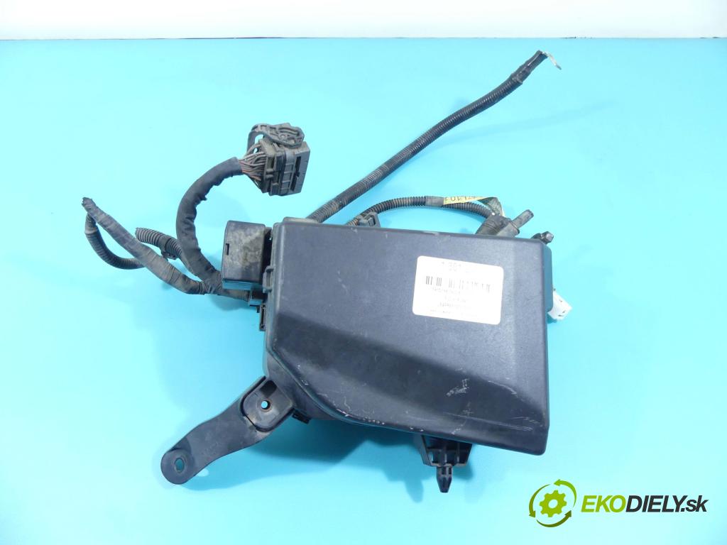 Suzuki Kizashi 2.4 16v 178KM manual 131 kW 2393 cm3 4- skříňka pojistková 36068-57L10 (Pojistkové skříňky)