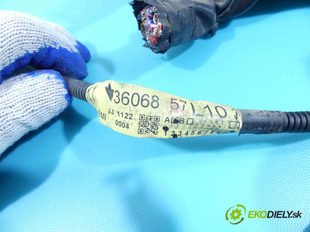 Suzuki Kizashi 2.4 16v 178KM manual 131 kW 2393 cm3 4- skříňka pojistková 36068-57L10 (Pojistkové skříňky)