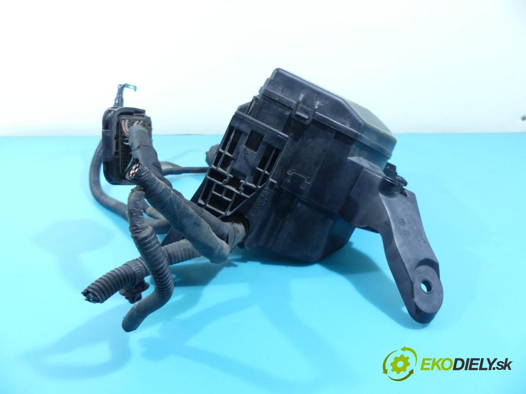 Suzuki Kizashi 2.4 16v 178KM manual 131 kW 2393 cm3 4- skříňka pojistková 36068-57L10 (Pojistkové skříňky)