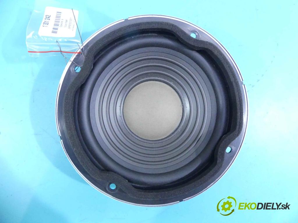 Suzuki Kizashi 2.4 16v 178HP: manual 131 kW 2393 cm3 4- Subwoofer: 39104-57L00 (Audio zariadenia)