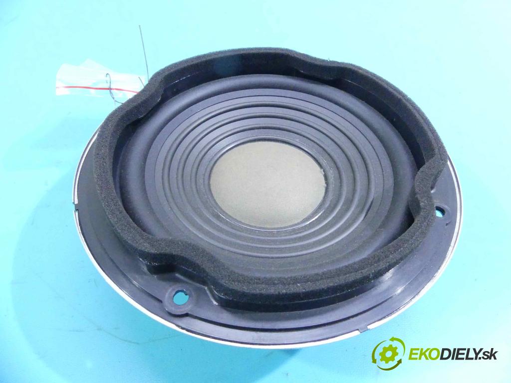 Suzuki Kizashi 2.4 16v 178HP: manual 131 kW 2393 cm3 4- Subwoofer: 39104-57L00 (Audio zariadenia)