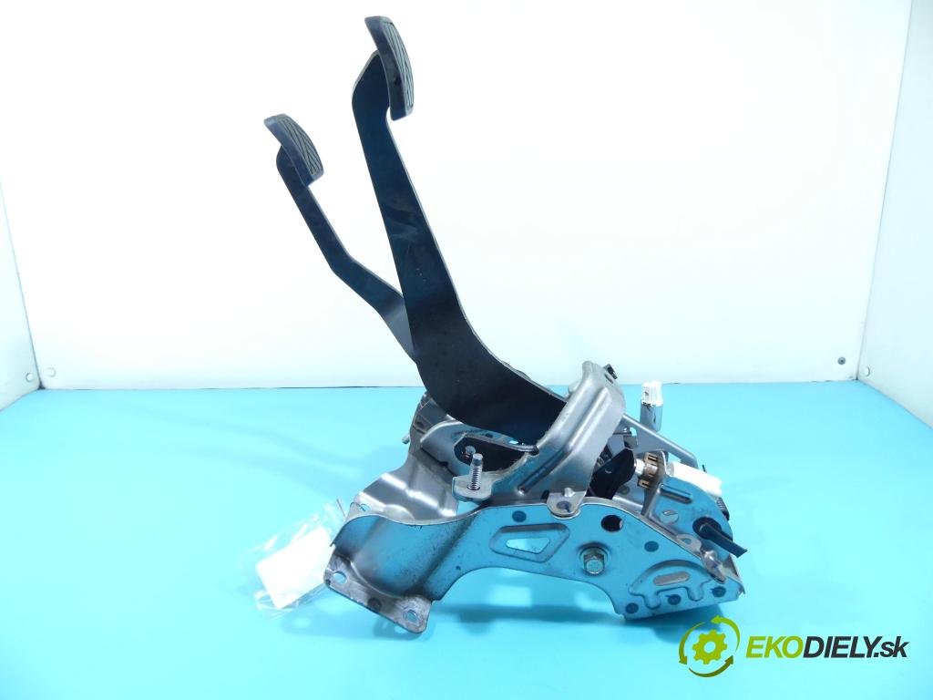 Suzuki Kizashi 2.4 16v 178HP: manual 131 kW 2393 cm3 4- pedále  (Pedále)