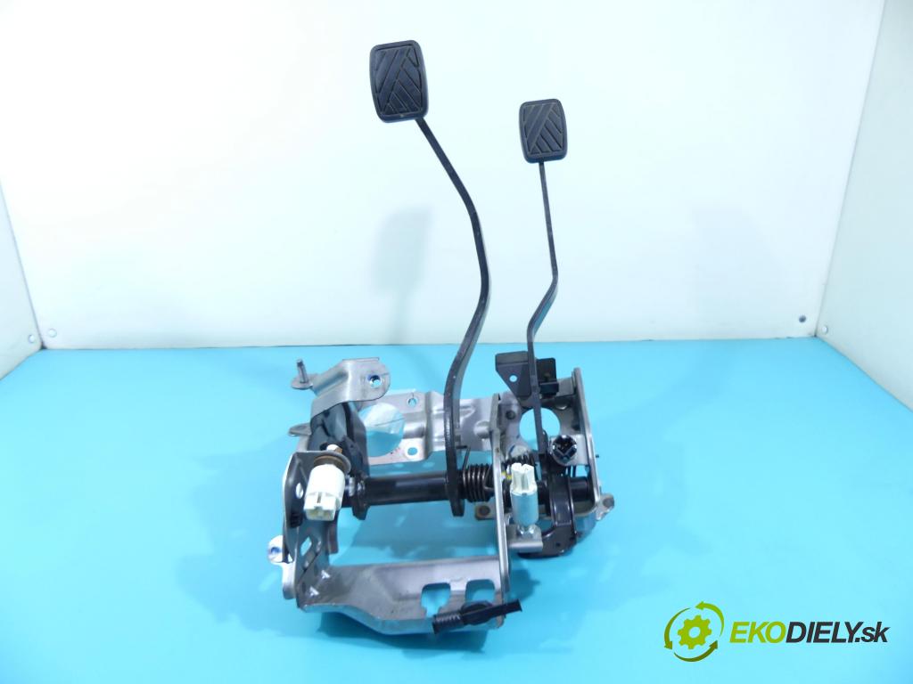 Suzuki Kizashi 2.4 16v 178HP: manual 131 kW 2393 cm3 4- pedále  (Pedále)