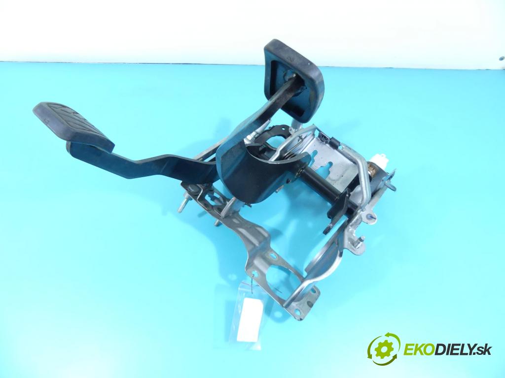 Suzuki Kizashi 2.4 16v 178HP: manual 131 kW 2393 cm3 4- pedále  (Pedále)