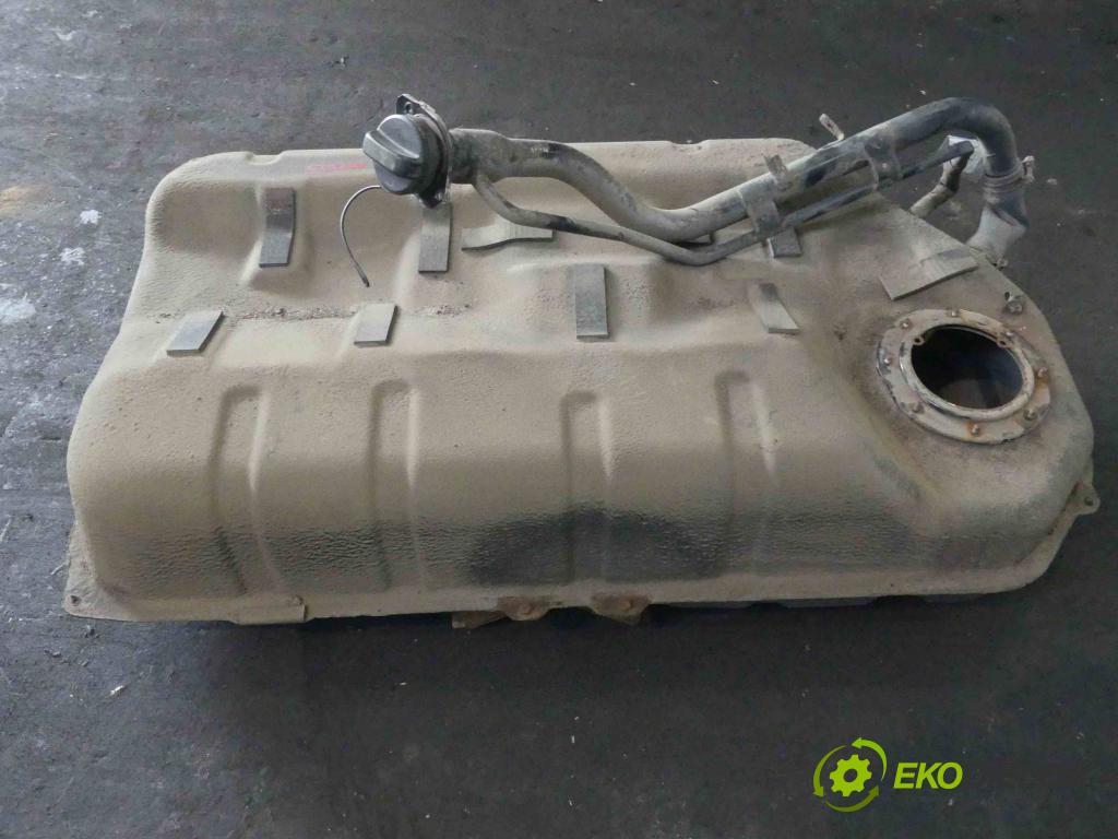 Suzuki Kizashi 2.4 16v 178HP: manual 131 kW 2393 cm3 4- Nádrž: palivo  (Nádrže)