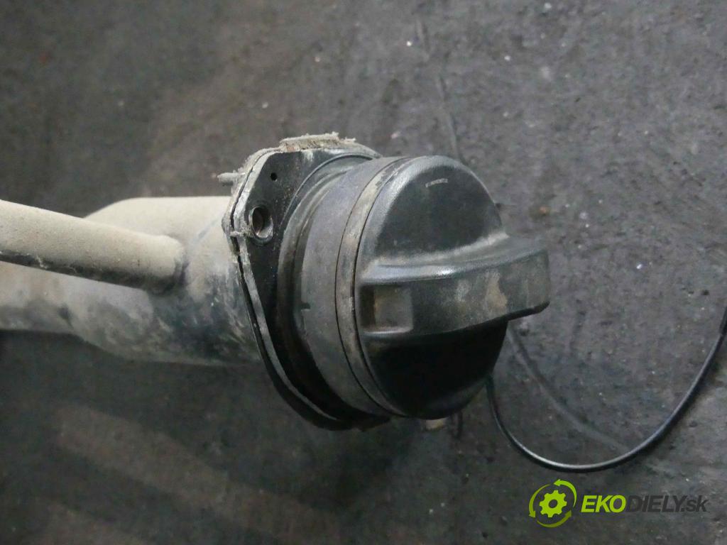 Suzuki Kizashi 2.4 16v 178HP: manual 131 kW 2393 cm3 4- Nádrž: palivo  (Nádrže)