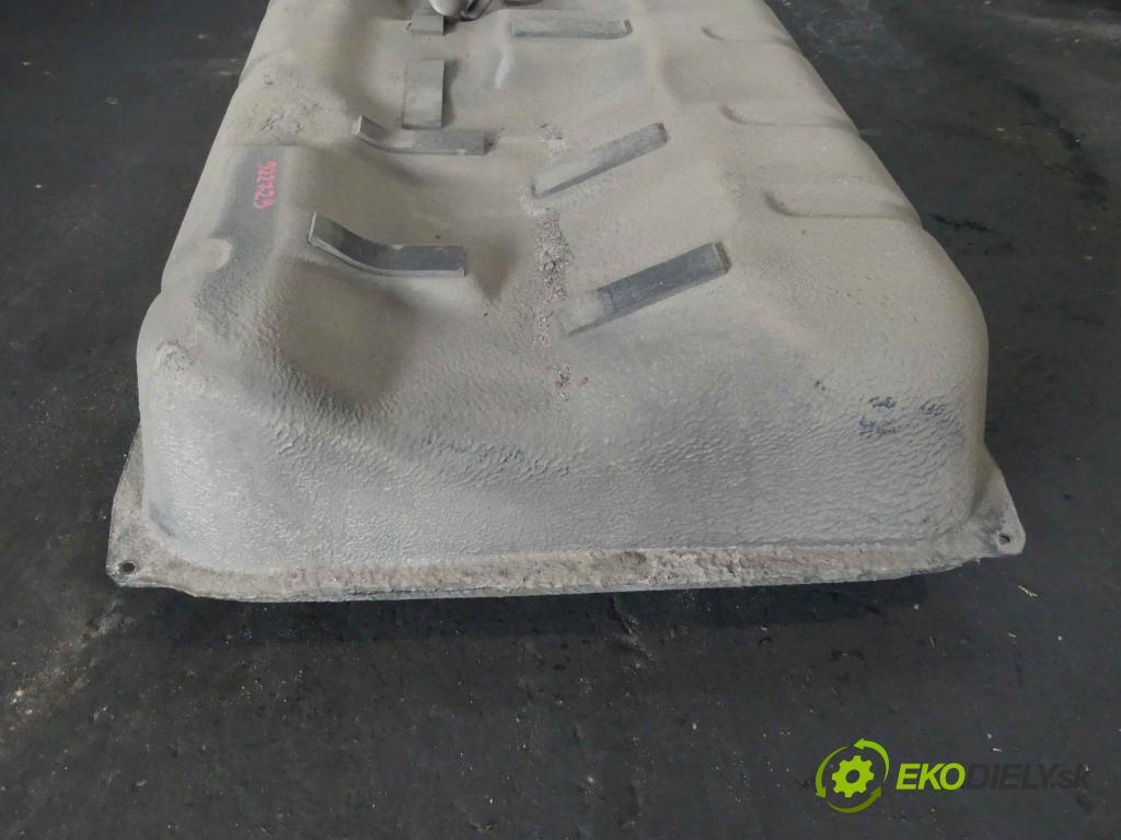 Suzuki Kizashi 2.4 16v 178HP: manual 131 kW 2393 cm3 4- Nádrž: palivo  (Nádrže)