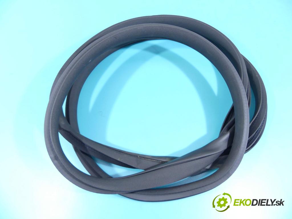 Mercedes GLC coupe X253 2015-2022 2.0 T 211KM automatic 155 kW 1991 cm3 5- Těsnění: dveře zadní pravé  (Ostatní)